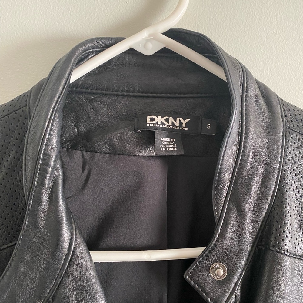 Leather jacket - Picture 2 of 6